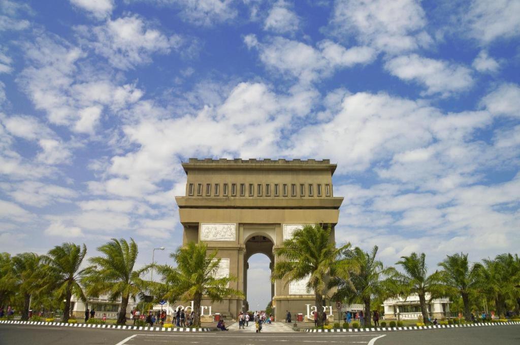 Reddoorz Syariah Near Lapangan Pancasila Simpang Lima Hostel Semarang Kültér fotó